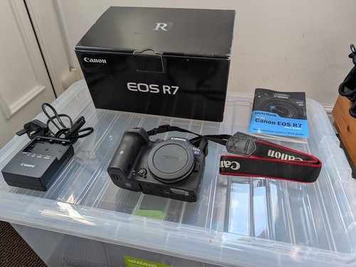 Canon eos 5mp mirrorless - canon,