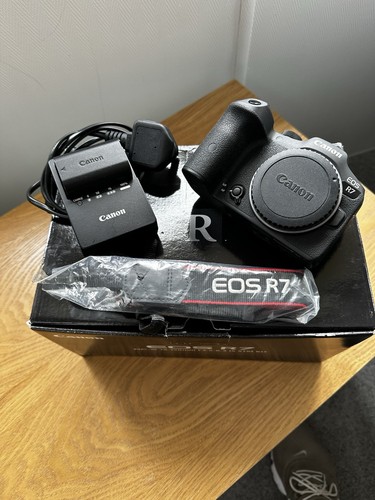 Canon camera body - r7,