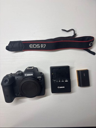 Canon eos black mirrorless - r7,