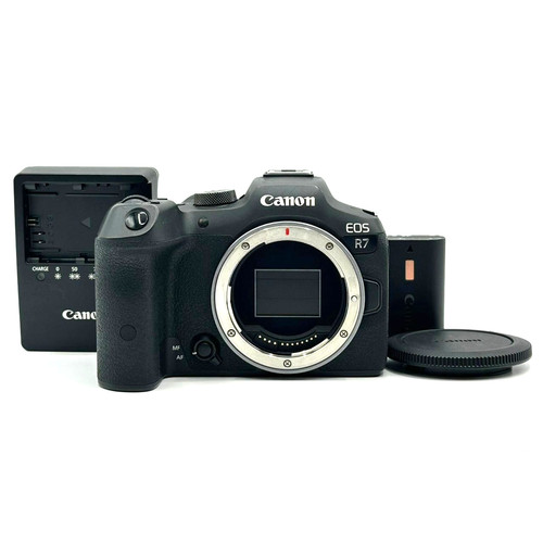 Near mint canon eos r7 - canon,