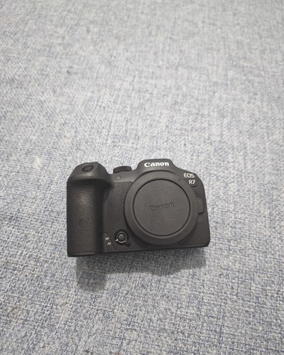 Canon mirrorless camera - r7,