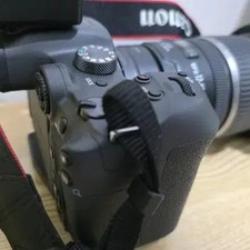 Canon R7 Camera with Zeiss