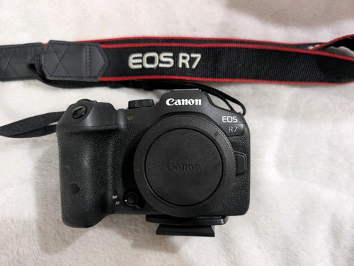 Canon eos mirrorless - r7,